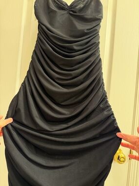 Wilfred Black Ruched Sweetheart neckline Mesh Dress - Sleek Evening Style